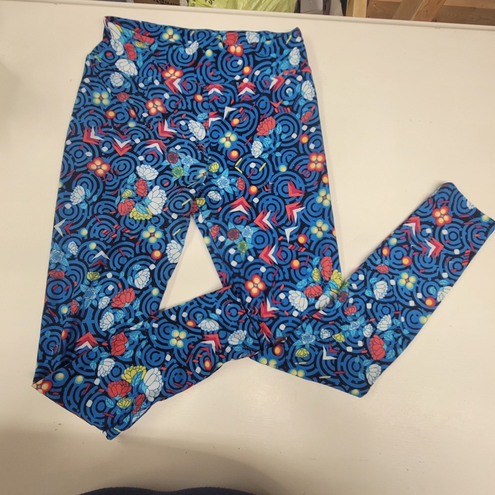 LuLaRoe One Size OS Leggings Blue Floral Asian Inspired Print‎
